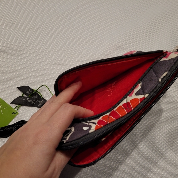 NWT Vera Bradley Zip Zip Wristlet Cheery Blossoms - Picture 5 of 5